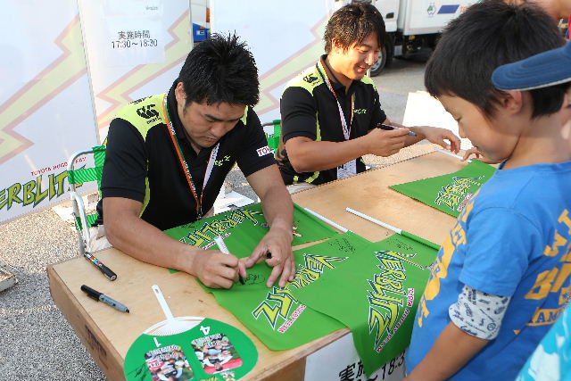 選手サイン会.jpg
